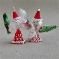 julepynt figurer røde, hvide med juletræ i favnen retro julepynt til juletræet.